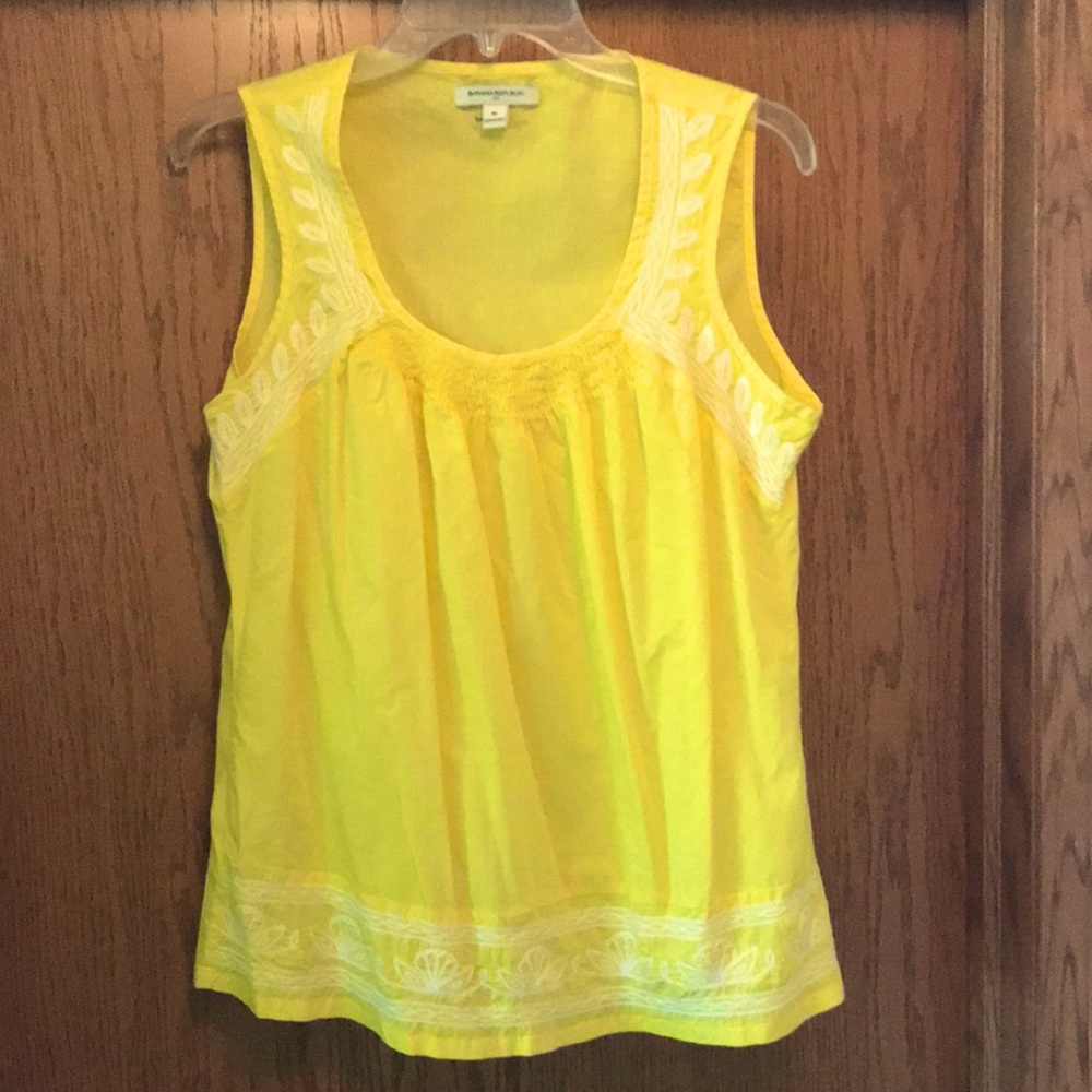 Banana Republic Sleeveless Top w/Detail Stitching